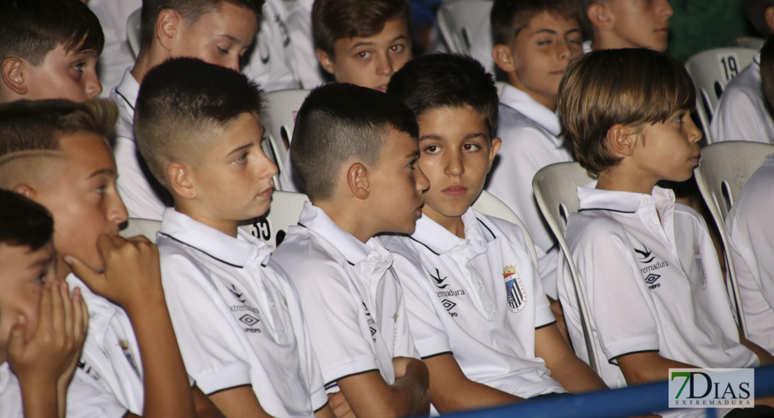 Imágenes del acto inaugural del V Torneo de fútbol infantil Ciudad de Talavera la Real