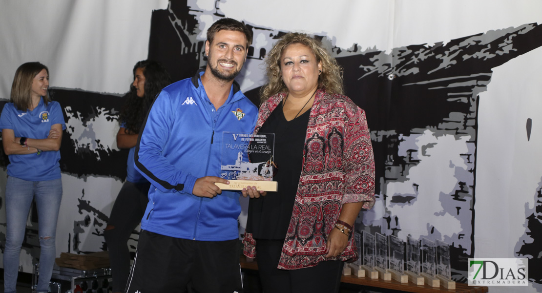 Imágenes del acto inaugural del V Torneo de fútbol infantil Ciudad de Talavera la Real