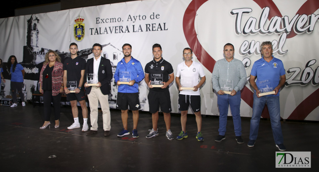 Imágenes del acto inaugural del V Torneo de fútbol infantil Ciudad de Talavera la Real