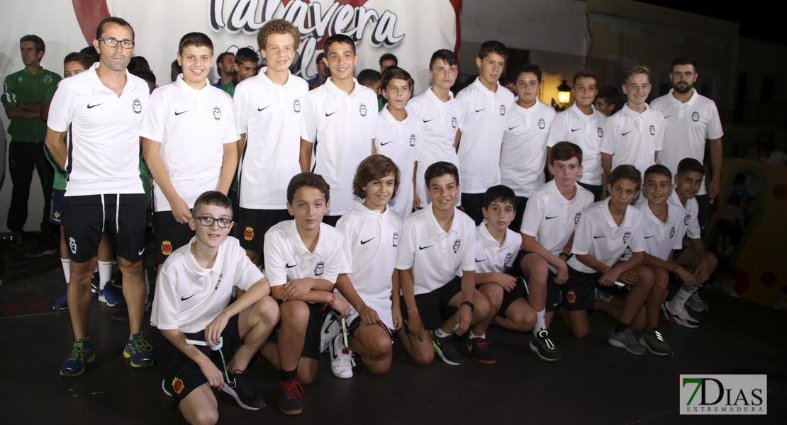 Imágenes del acto inaugural del V Torneo de fútbol infantil Ciudad de Talavera la Real