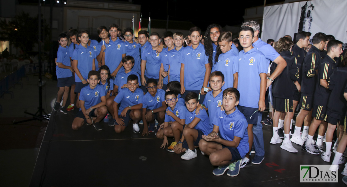 Imágenes del acto inaugural del V Torneo de fútbol infantil Ciudad de Talavera la Real