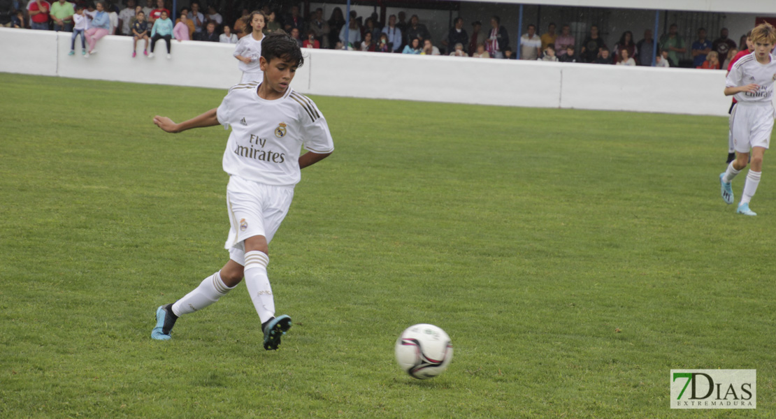 Imágenes de la 1ª jornada del V Torneo Internacional de fútbol infantil Ciudad de Talavera la Real