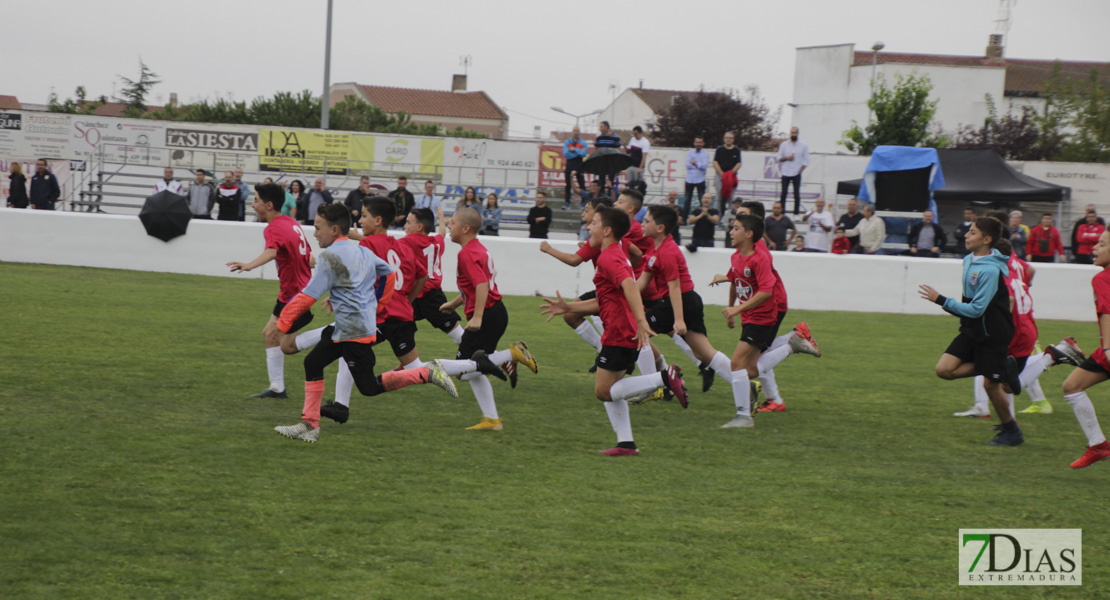 Imágenes de la 1ª jornada del V Torneo Internacional de fútbol infantil Ciudad de Talavera la Real