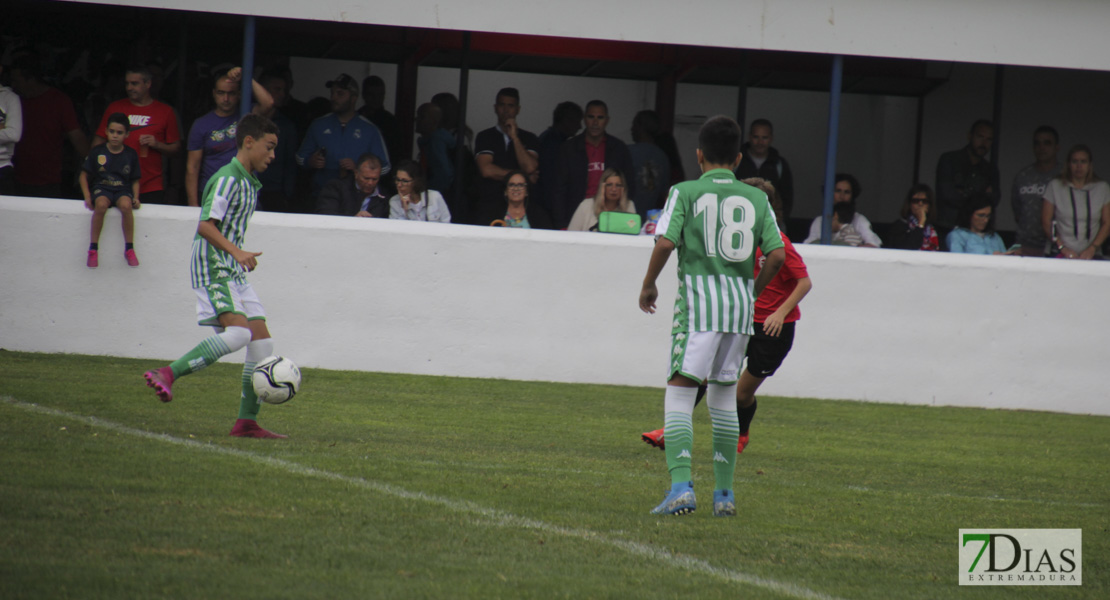 Imágenes de la 1ª jornada del V Torneo Internacional de fútbol infantil Ciudad de Talavera la Real