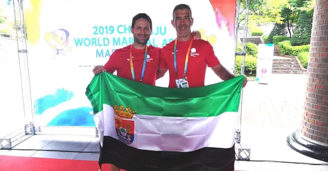 Los extremeños Marín y Ayala se quedan a un paso del podio en el Mundial de Kata