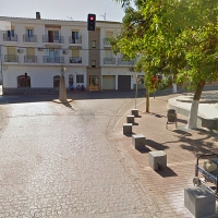 Un herido en un accidente de tráfico entre un coche y una moto en Los Santos de Maimona