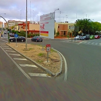 Un joven de 21 años sufre un trauma craneal tras accidentarse con un patinete eléctrico en Badajoz