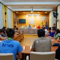 Jóvenes Scouts visitan la Asamblea para debatir sobre temas que preocupan a la región