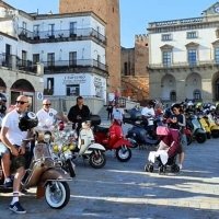 Europa Sur reúne 200 vespas y más de 6.000 asistentes a los conciertos en su 10º aniversario
