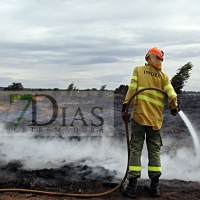 Los vecinos del COI sorprendidos por un nuevo incendio frente a sus casas