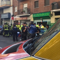Detenida una mujer tras tirarse desde un segundo piso con su hija de dos años en Madrid