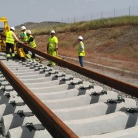 Últimos retoques en los 17 km de vía del trayecto Usagre-Llerena