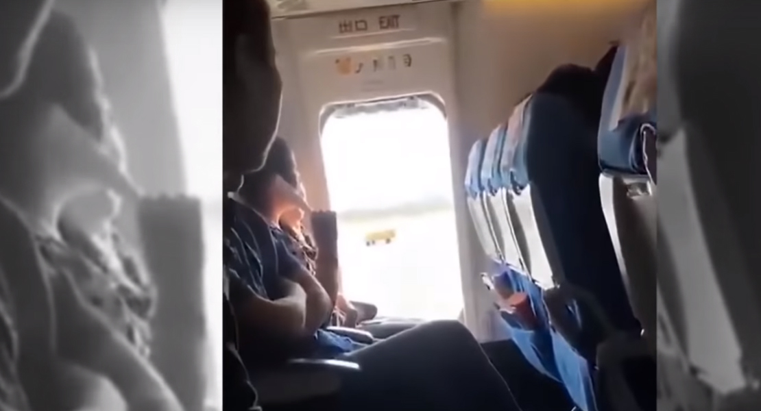 Abre la puerta de emergencia del avión para tener “aire fresco”