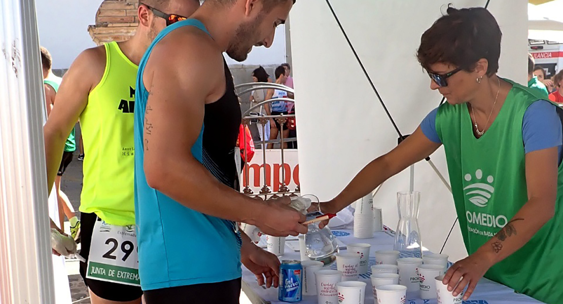 Promedio promueve el agua del grifo como alternativa al plástico en pruebas deportivas