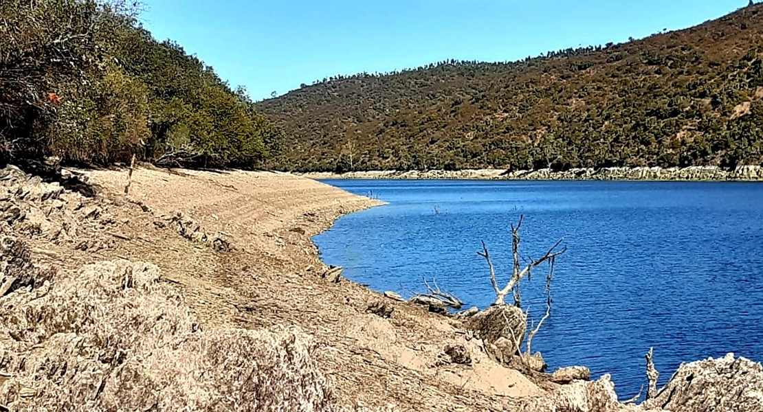 El bajo cauce del Tajo deja visibles algunas estructuras antiguas