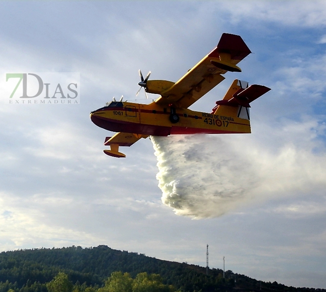 Imágenes del incendio de Alcuéscar (CC)