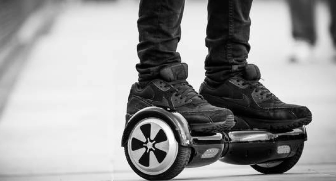 Comienza una huida en patinete eléctrico y es interceptado en un parque de Badajoz