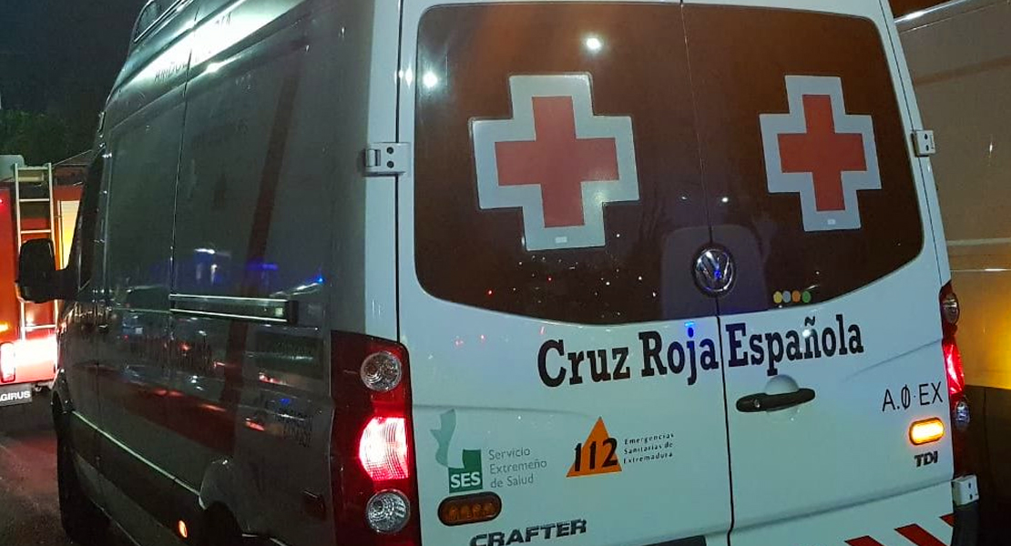 Un afectado por inhalación de humo tras un incendio en una vivienda de Torremenga (Cáceres)