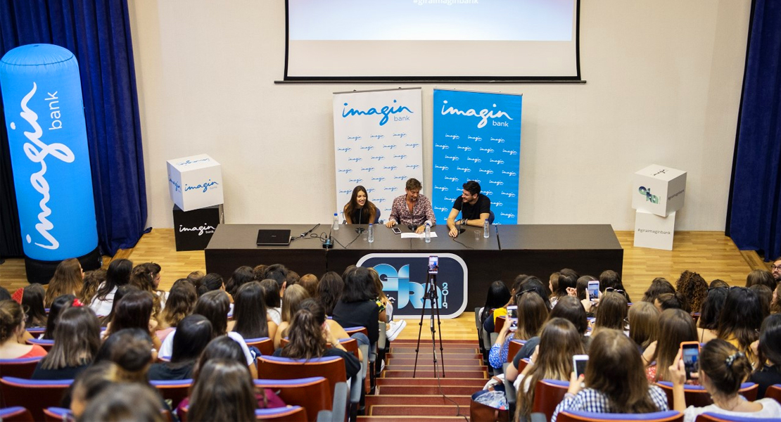 Ana Guerra y Cepeda narran a 7Días su experiencia con ImaginBank y su concierto en Don Benito