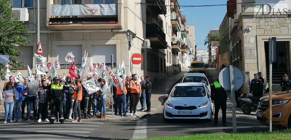Comité: “Vara prefiere ir a Madrid a hablar de Cataluña que solucionar nuestro problema”