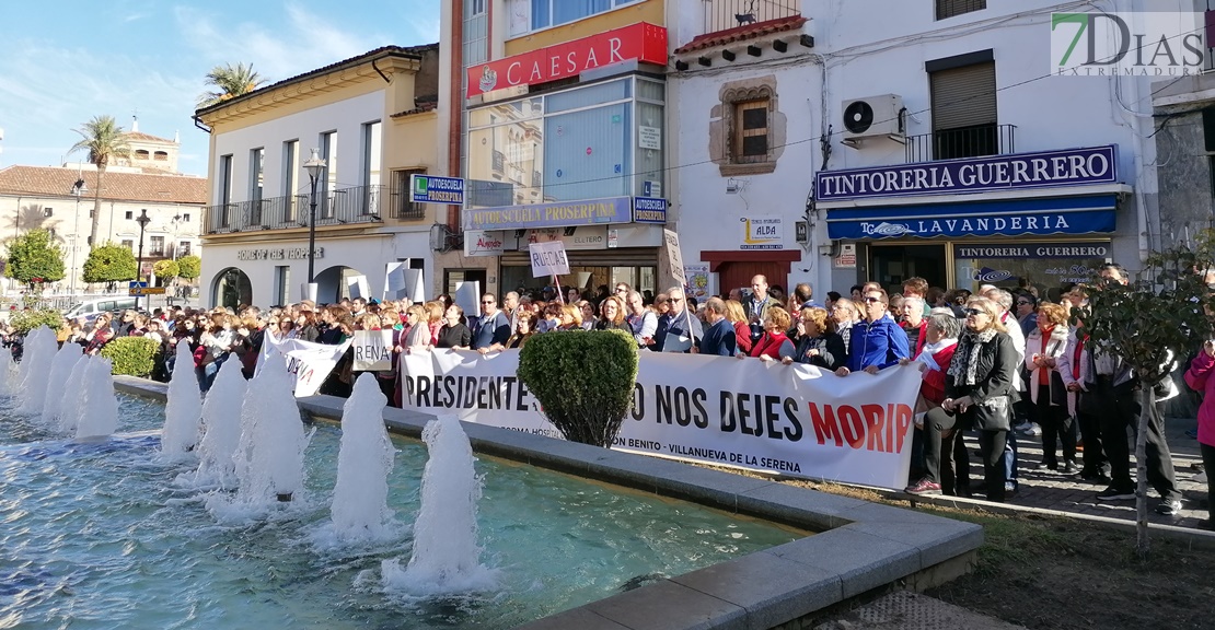 Los usuarios del hospital Don Benito-Villanueva se manifiestan: “Merecemos una sanidad digna”