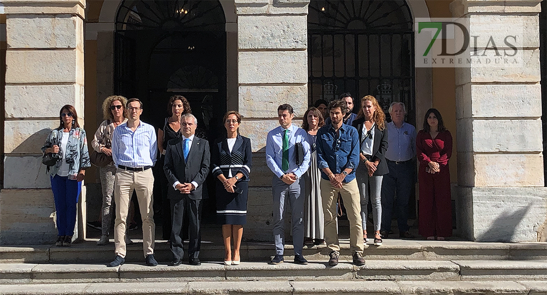 Minuto de silencio en el Ayuntamiento por la víctima número 45 de violencia de género