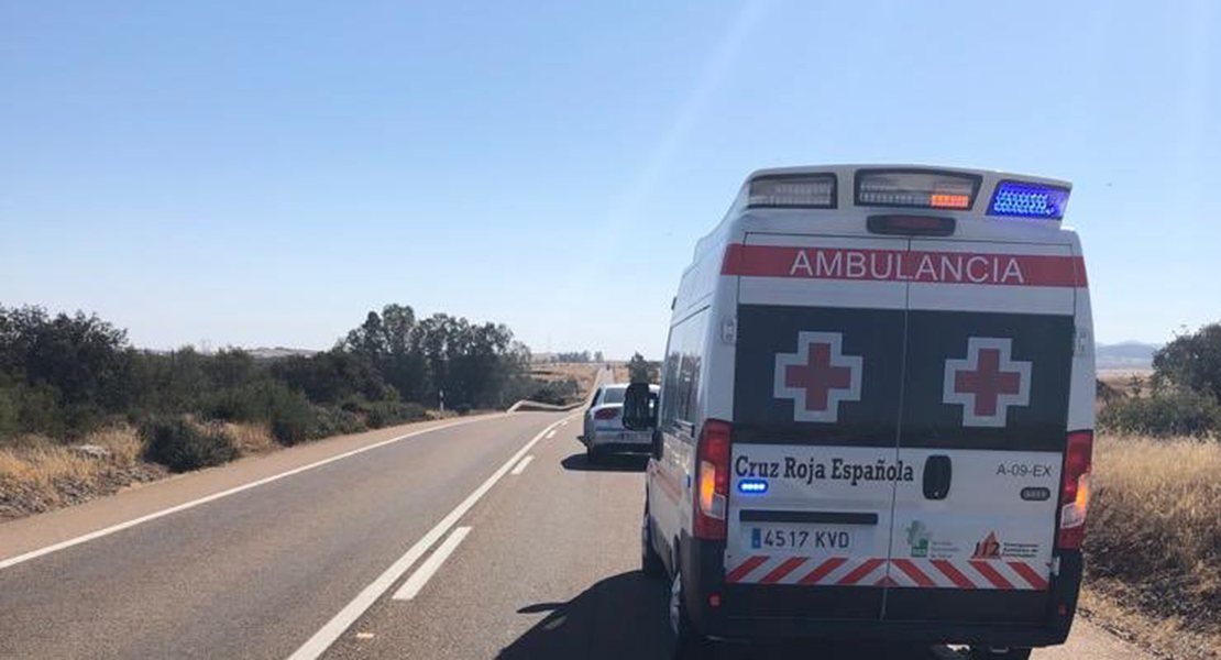 Un camión y un coche colisionan en la N-432
