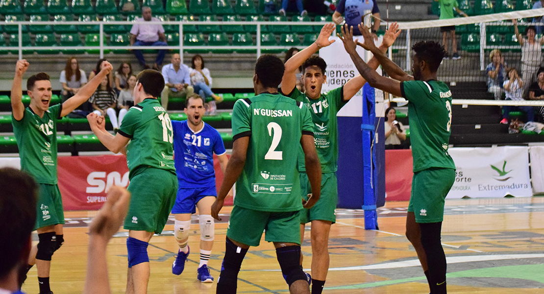 Comienzo triunfal del Cáceres Voleibol