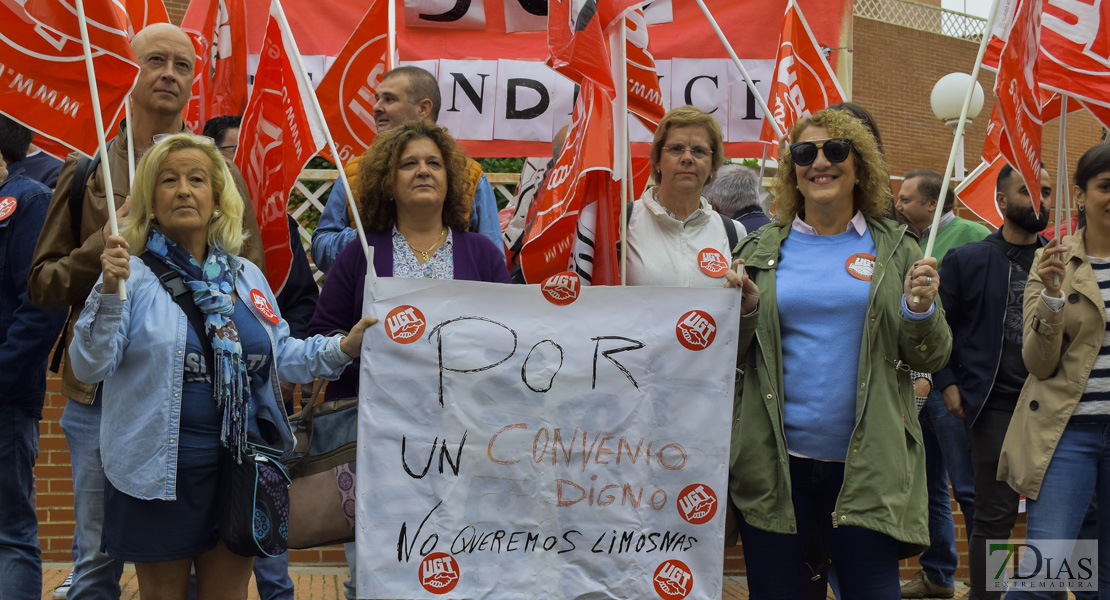 GALERÍA - UGT se manifiesta por el convenio laboral