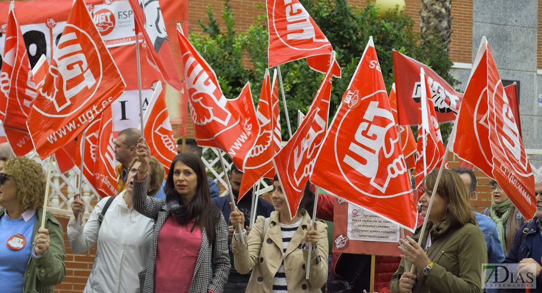 GALERÍA - UGT se manifiesta por el convenio laboral