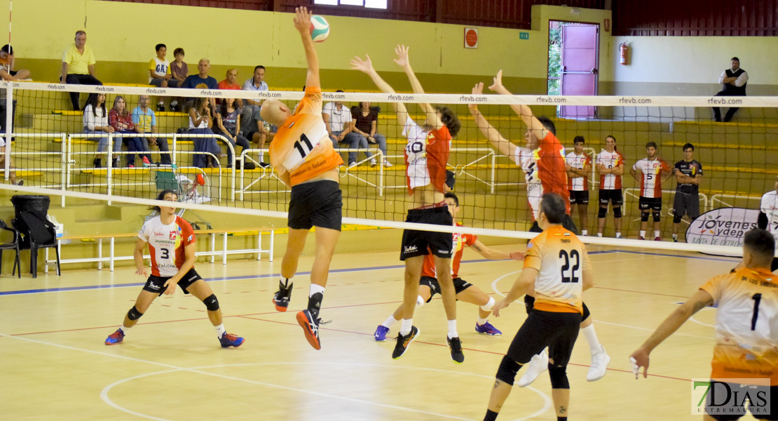 Imágenes del Pacense Voleibol 1-3 Dumbría