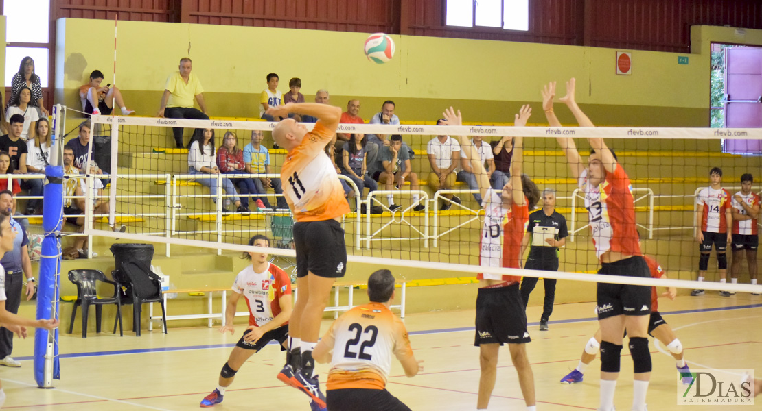 Imágenes del Pacense Voleibol 1-3 Dumbría