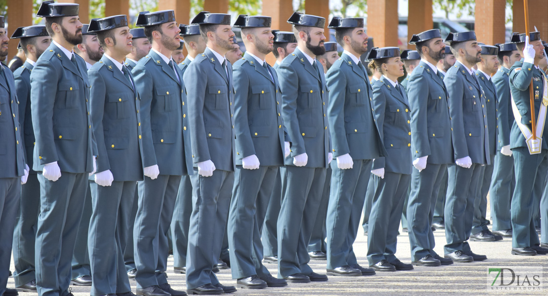 GALERÍA - La Guardia Civil celebra el día de su patrona en la escuela de tráfico de Mérida