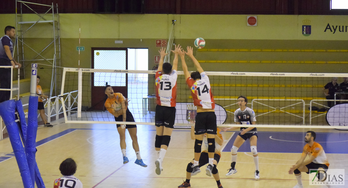 Imágenes del Pacense Voleibol 1-3 Dumbría