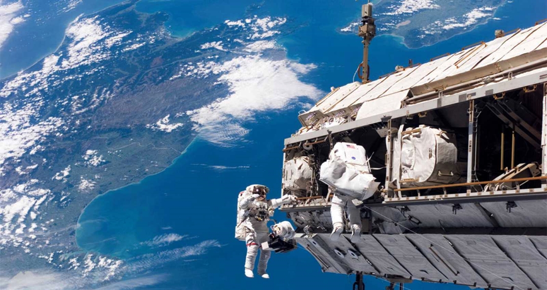 Jessica y Christina realizan el primer paseo orbital íntegramente femenino