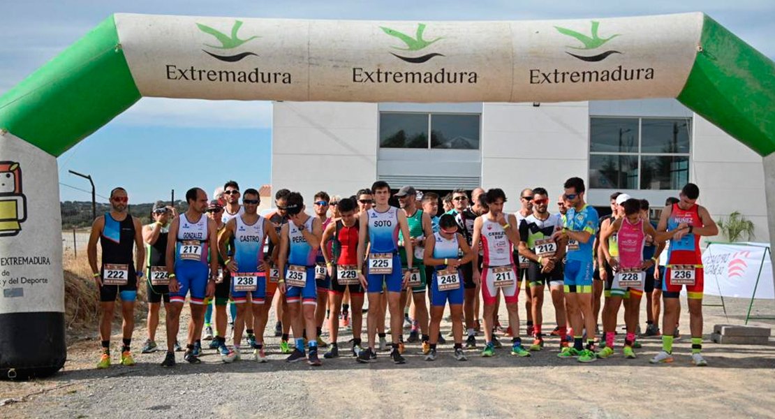 María Remedios Mendoza y Antonio Cerezo ganan el VII Duatlón Cross de Monesterio