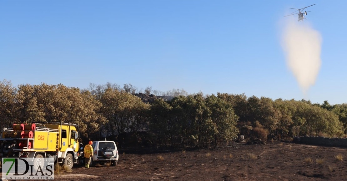 Emplean tres horas en extinguir un incendio en Valencia de Alcántara