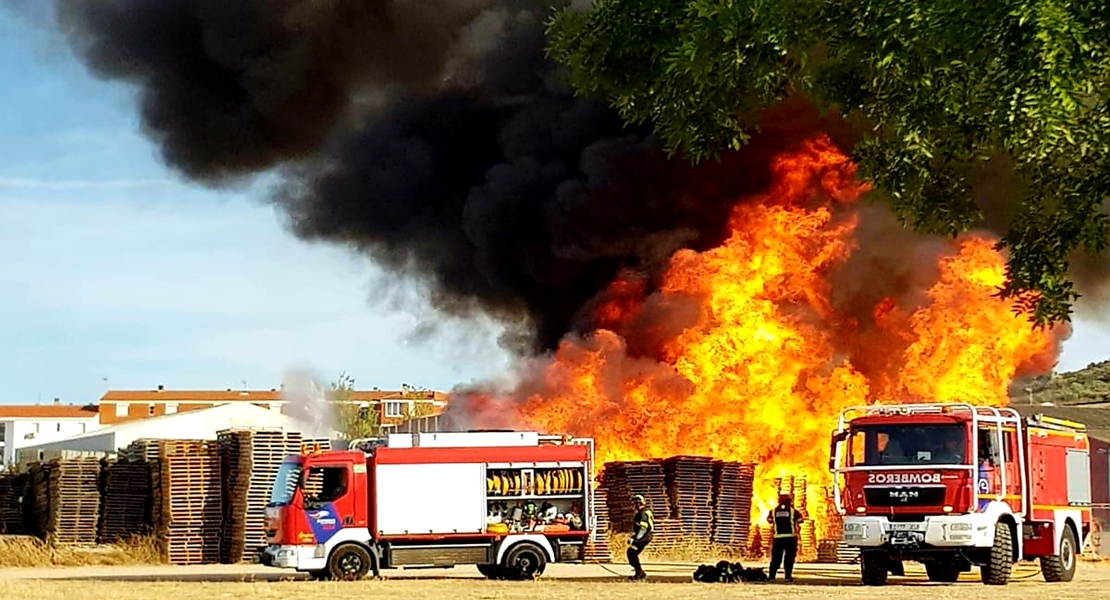 Incendio relevante en un almacén en Castuera (BA)