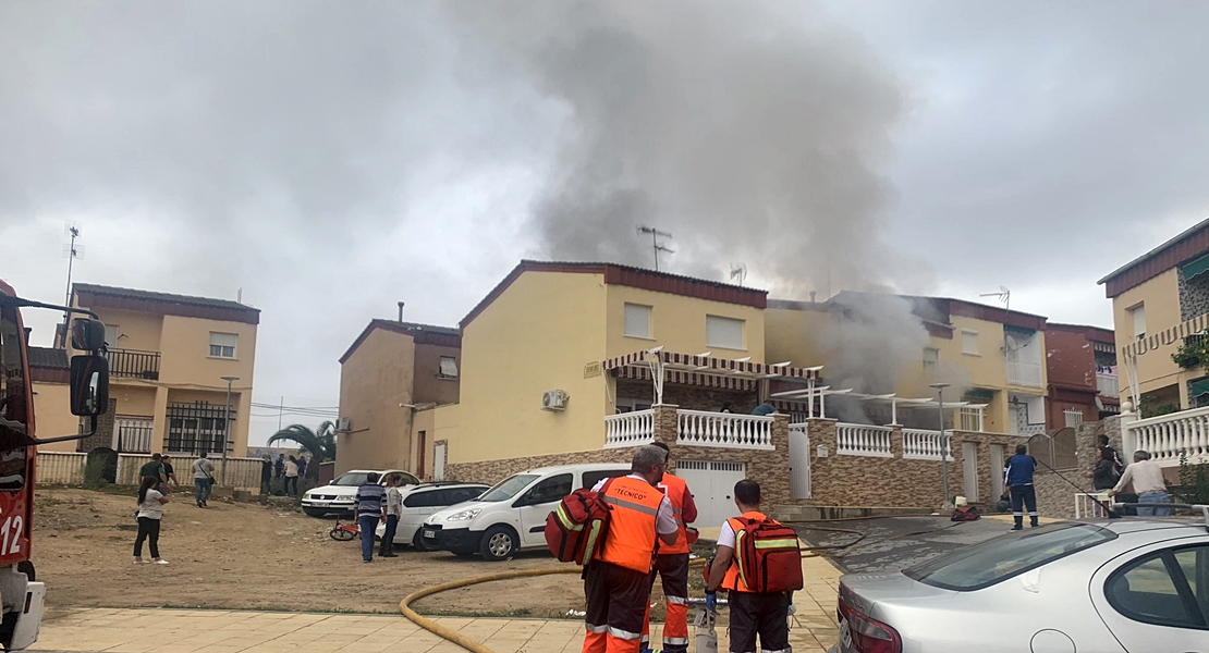 Cruz Roja interviene en dos incendios en Badajoz