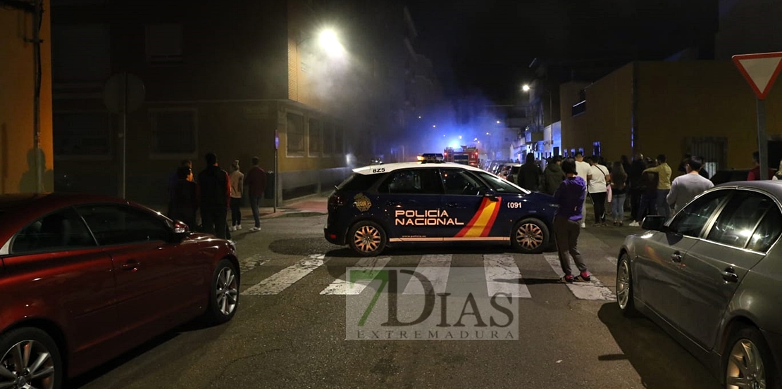 El incendio en un garaje comunitario alerta a los vecinos de San Roque (Badajoz)