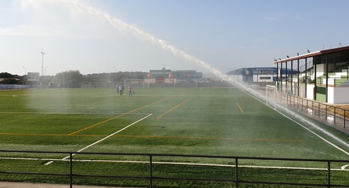 La Diputación de Cáceres invierte más de 233.000 euros en el campo de fútbol de Logrosán