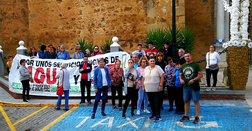 Puebla de Sancho Pérez se manifiesta por los continuos cortes de luz que sufren los vecinos