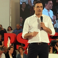 Pedro Sánchez se lleva un susto en su viaje a Murcia