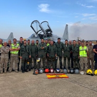 Dos aviones F-5 de la Base Aérea de Talavera la Real vuelan Madrid en el Día de la Fiesta Nacional