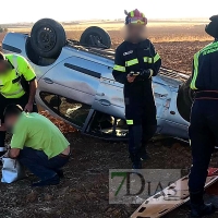 Accidente de coche con un atrapado en la carretera BA-019