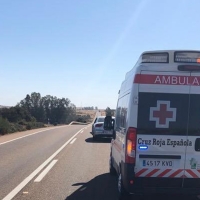 Un camión y un coche colisionan en la N-432