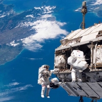 Jessica y Christina realizan el primer paseo orbital íntegramente femenino