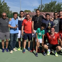 El Tenis Cauria gana el Campeonato de Extremadura de veteranos