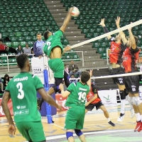 El Cáceres Voleibol le da los primeros puntos a Collado Villalba