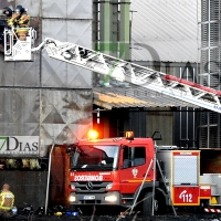 Los Bomberos intentan sofocar un incendio en la Cooperativa Agrícola de Gévora